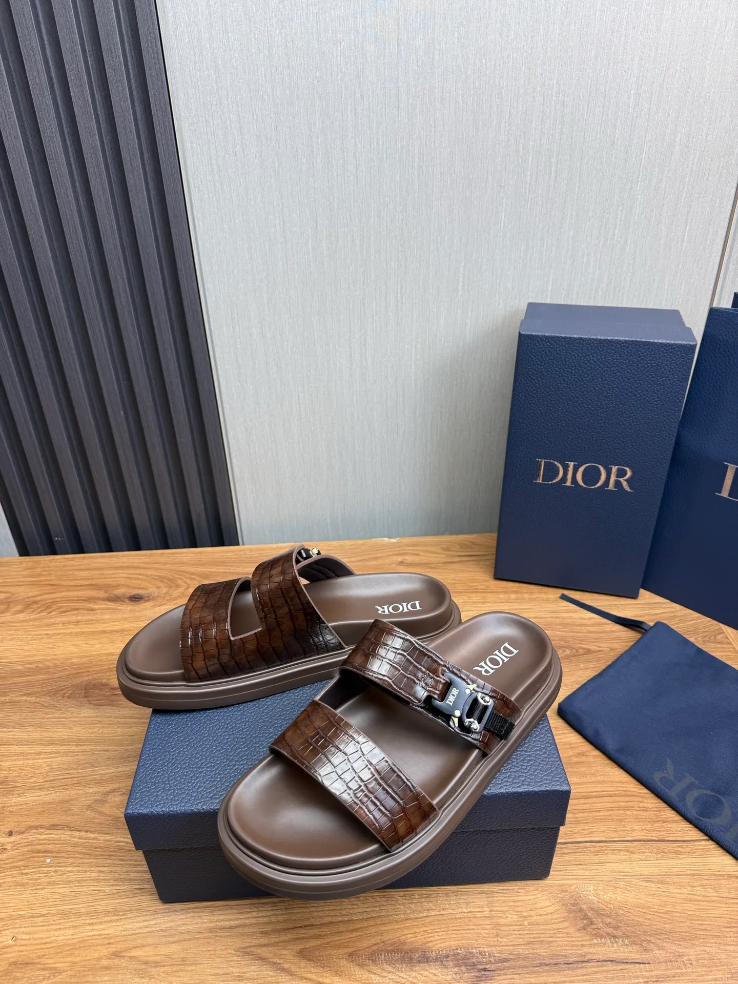 Men's shoes 300💰 Dior. Men's slippers🩴 Official website 1:1 production 38-45 size 45 46 🉑️Customized original material shipped✅